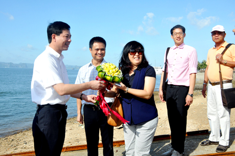 泰国旅游代表团考察广宁省旅游业